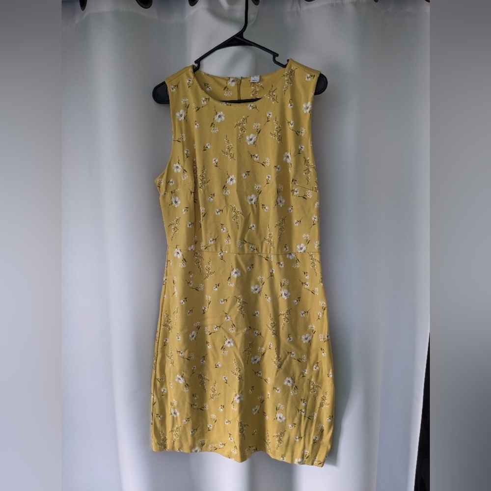 Yellow Lace Knee-Length Sheath Dress